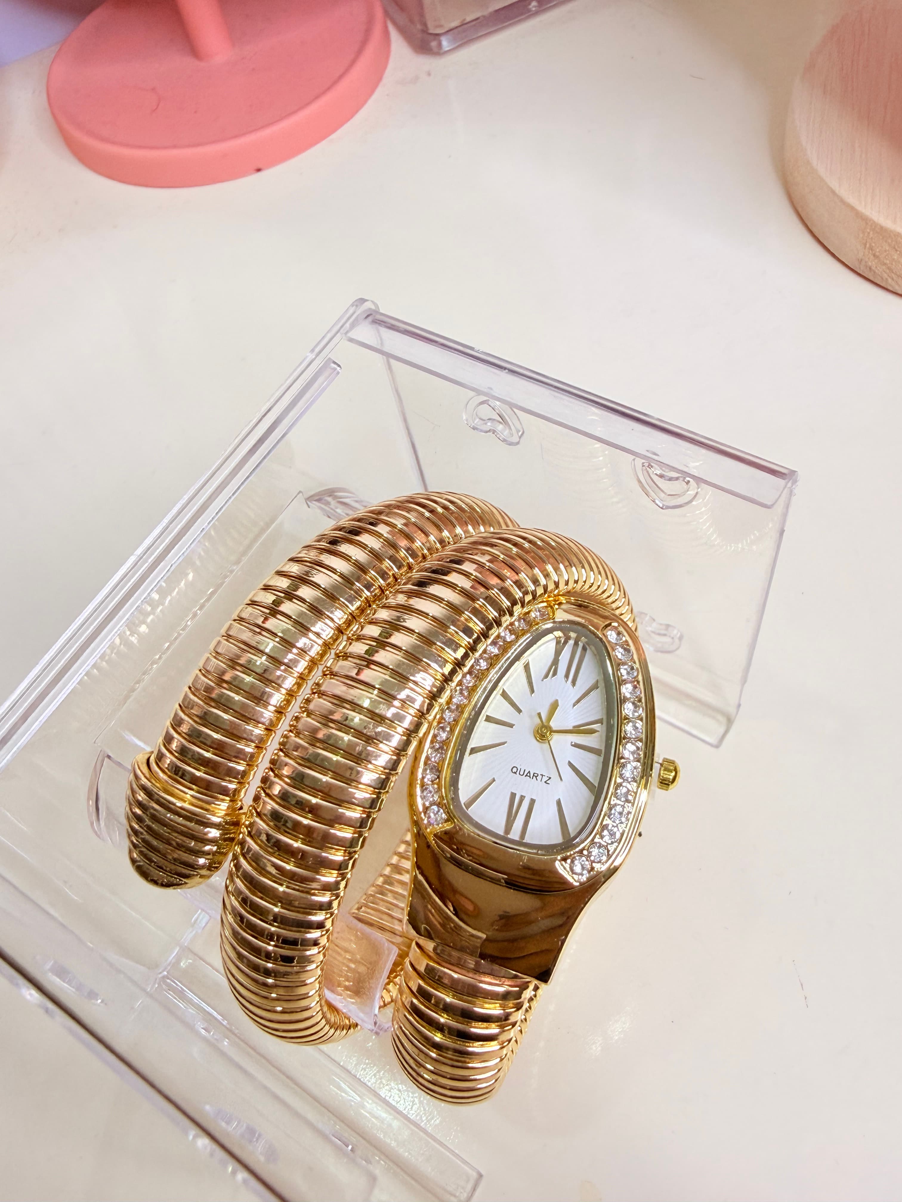 White sassy serpent watch aspect 2