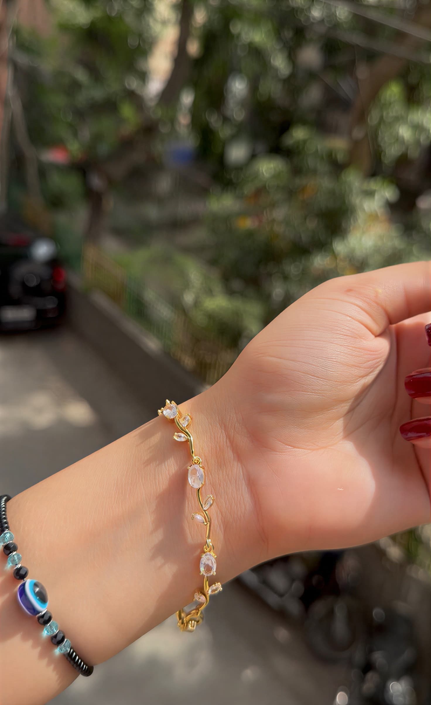 White Tulip Bracelet aspect 2