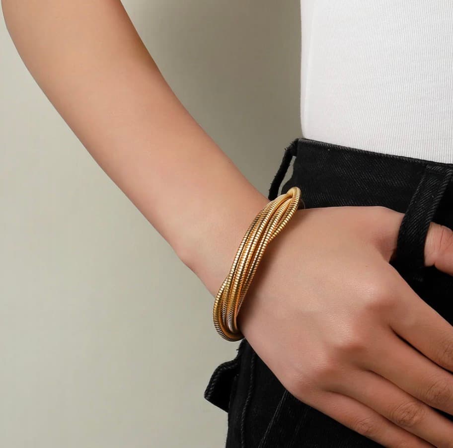 Coil golden bracelet 