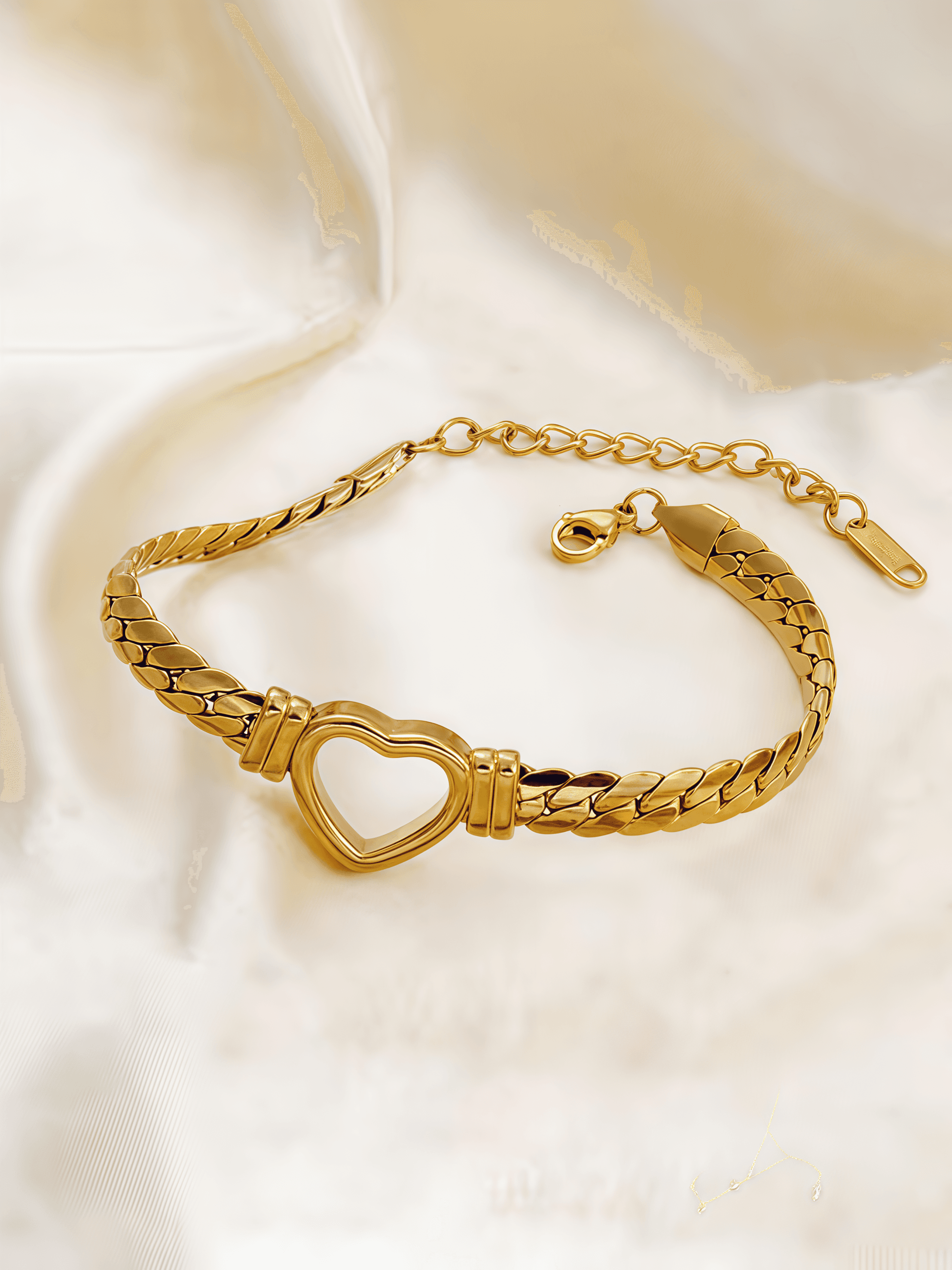 Heart on sleeve Bracelet 